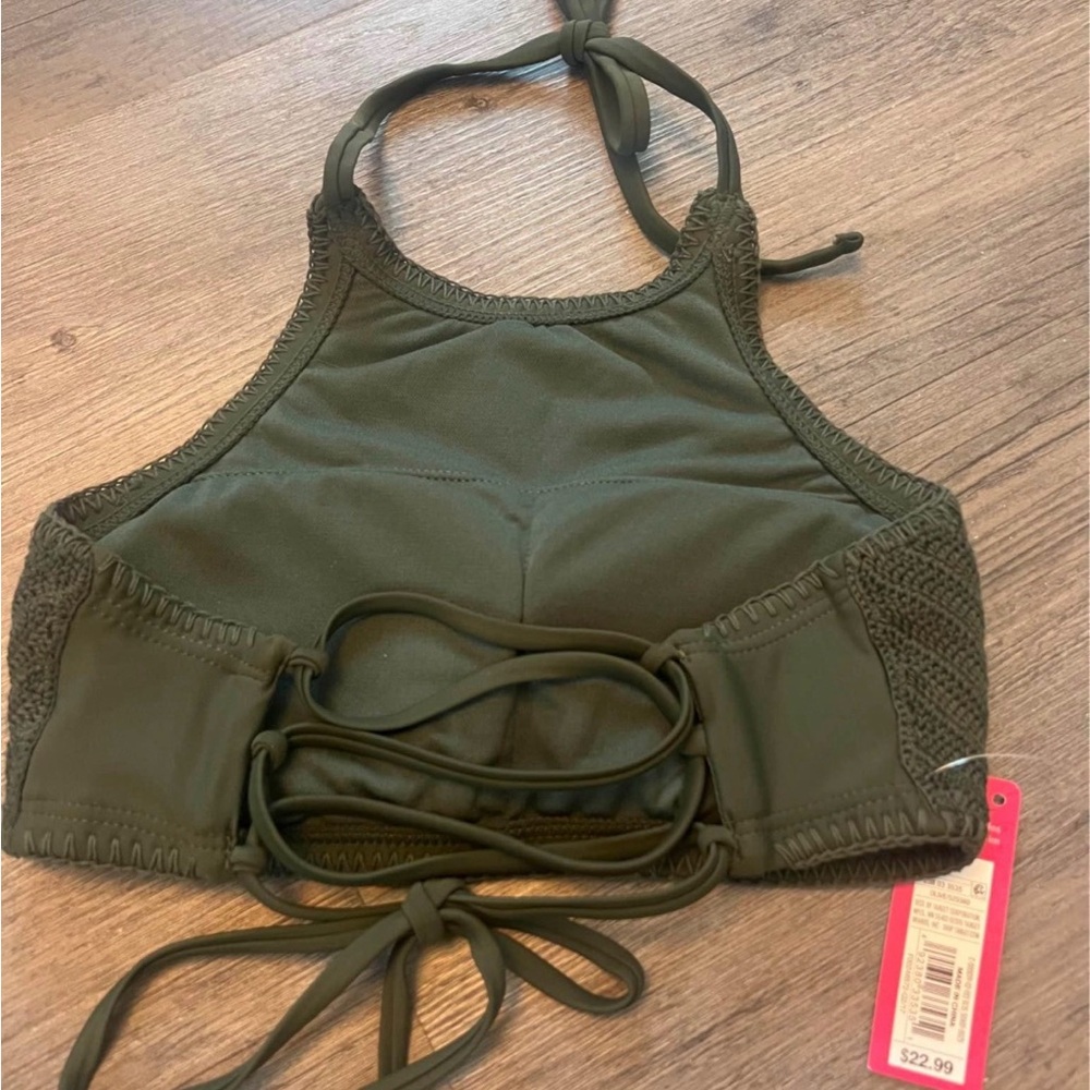 NWT Green Crochet Halter bikini swim Top medium - Picture 2 of 5